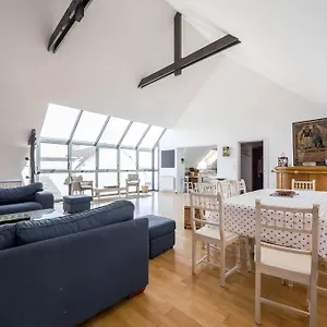 Grande Maison En Plein Coeur Du Bourg Au Calme Avec Jardin Clos, Commerces Port Et A Pied , La Trinité-sur-Mer France