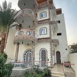 Full Moon House , Luxor Egipto